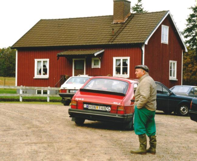 Nilsson var född i Förslöv och son till smeden Nils Johansson och Elna Persdotter i Ranarp. Han tjänstgjorde också en tid som kyrkomvaktmästare i Tossjö.