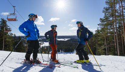 Nybyggd servicebyggnad med toaletter, duschar, tvätt- och torktumlare, torkskåp, självhushållningskök och bastu. Med större kapacitet kan vi nu ta emot fler vintergäster.