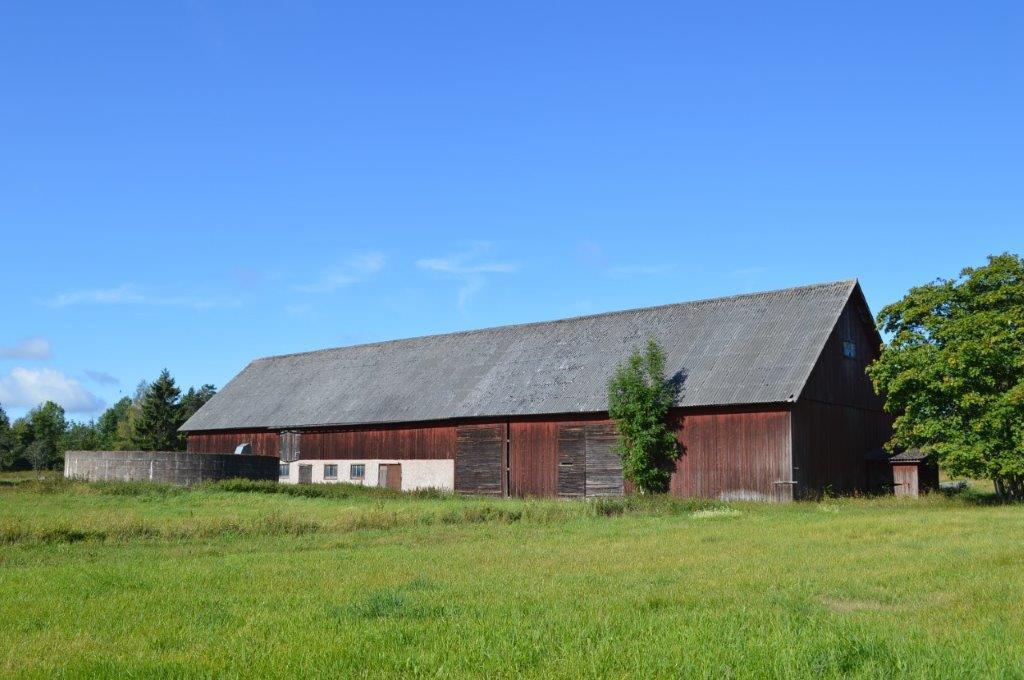 Bostadshuset har används som helårsbostad av en person. Uppskattade driftskostnader av nuvarande ägare för bostaden ca: kr/år Försäkring 5 000 El inkl.