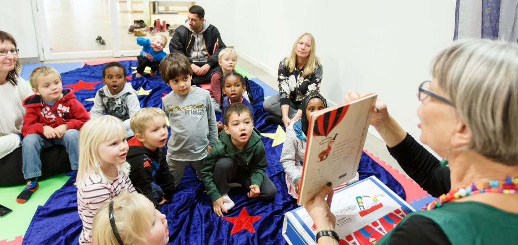 FOKUS DEMOKRATI I bibliotekslagen står Det allmänna biblioteksväsendet ska bidra till det demokratiska samhällets utveckling genom upplysning, kunskapsförmedling och fri åsiktsbildning.