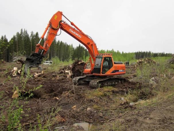 Kranhytten på lastbilshuggen har sämre ergonomi och klimatförhållanden än vad skotarna har. Solskydd saknas i kranhytten men den har både värme och kyla.