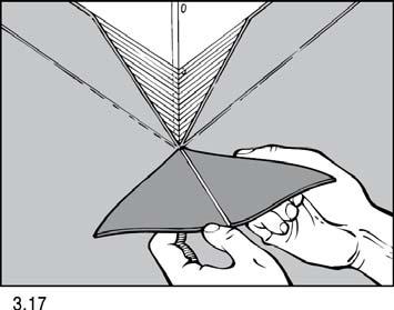 6 3.17 "Triangeln" kan därefter enkelt vikas och monteras på hörnet. 3.18 Mattan skall dras upp mot eventuell dörrtröskel.