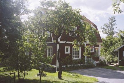 Villaägareföreningen och Hembygdsföreningen bjuder på villavandring Unik arkitektur i Brevik Den 13 maj anordnar villaägareföreningen en villavandring i Breviksområdet.