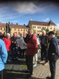 Efter sopplunch på Naturens Hus berättade Peter Ljungné om området kring Örebro slott och om slottets byggnadshistoria.
