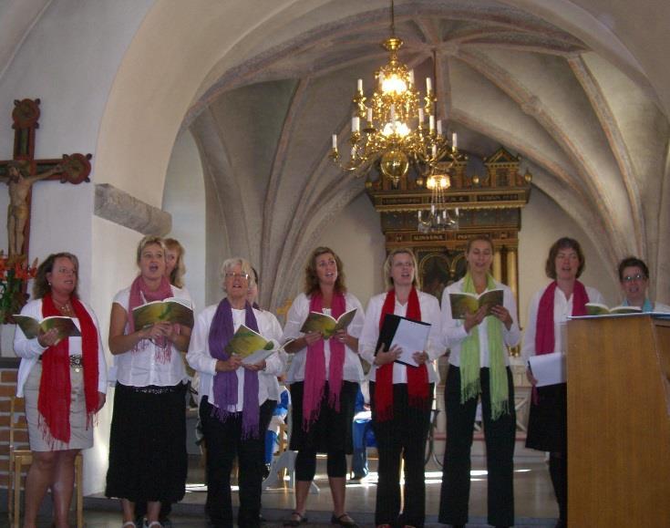 Grupper och verksamheter Kyrkans lovsång Josefin Hallbeck 042-685 41 Kyrkomusikens roll i gudstjänsten Musiken har en särställning i Gudstjänsten.