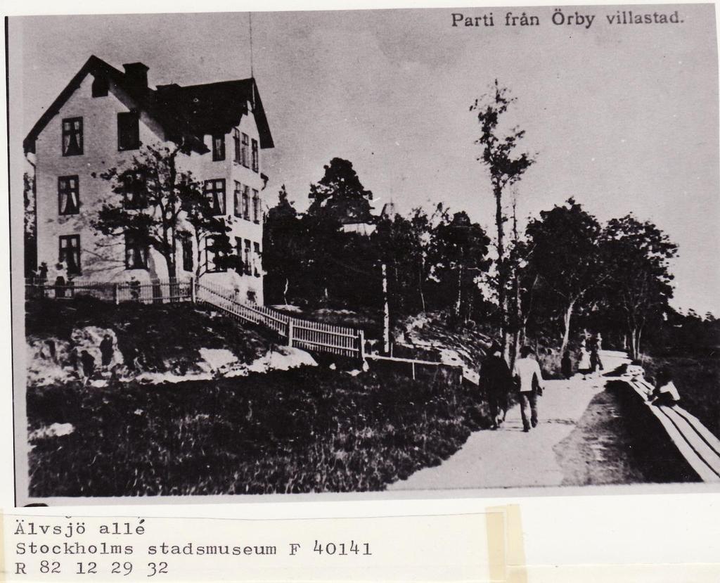 Nästa hus på lilla bilden är läget för det stora huset Charlottenlund.