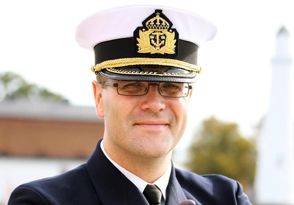 Alexander kommer från en familj där flera dirigenter har skolats. Fadern, Torgny Hanson var fram till sin pension musikinspektör på Försvarsmusikcentrum och verkar alltjämt som efterfrågad dirigent.