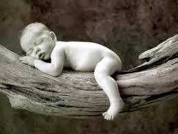 Sömn Kroppen och hjärnan behöver vila. Skelettets hållfasthet och immunförsvaret är beroende av att vi sover. Sömn påverkar minnet positivt. Sömnhygien Stig upp och gå till sängs samma tid varje dag.