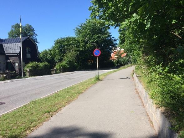 Förbi området är stråket mellan ca 2 och 3 meter brett och har nivåskillnader. Vid platsbesök uppmärksammades att många cyklister föredrar vägbanan framför gång- och cykelbanan längs Gillevägen.