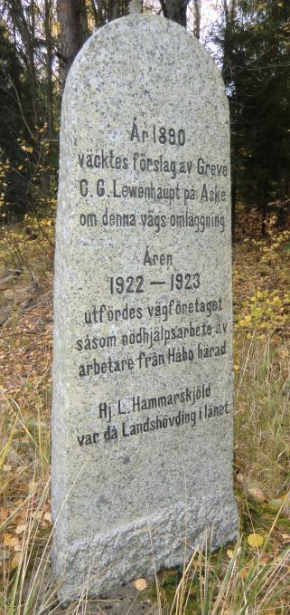 Är enligt Det hände i Upplands- Bro ett minnesmärke över signhildsbergsägaren Hans Henrik von Essen som vägbyggare. Han ägde gården 1870-72.