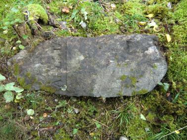 ungefärligen är avståndet från stenen till sockengränsen (Raskeboda-stenen).