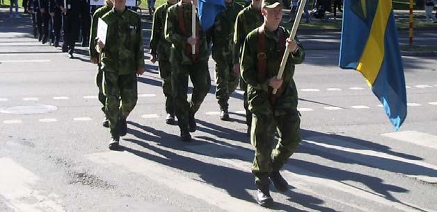 se Luftvärnsförbundets ungdomsavdelning ULv medverkar med en fanvakt i festtåget från Kungsträdgården i Stockholm kl 1630 till