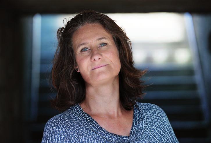 J U N I Tisdag 26 juni kl. 17.00 Författarbesök: Helena Thorfinn Efter den framgångsrika boken Innan floden tar oss har hon nu kommit med en efterlängtad uppföljare. Den som går på tigerstigar.