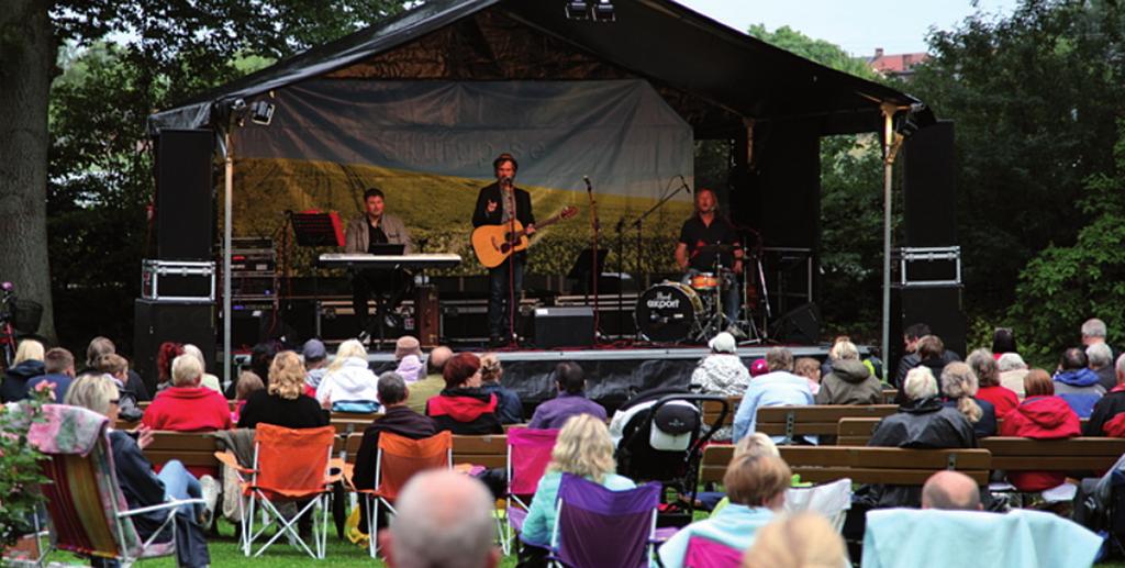 J U L I A U G U S T I Allsång i stadsparken för både barn och vuxna Tisdag 3 juli kl. 18.00-21.00 Gästartist: Lonnie Hamann Tisdag 7 augusti kl. 18.00 21.