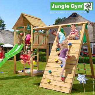 Jungle Gym Cabin lektorn med klättermodul och 1 gunga Rolig och utmanande lekplats. Ska familjens barn ha allt de kan önska sig rätt i trädgården, är denna lekplats perfekt.