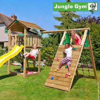 Jungle Gym Cottage lektorn med klättermodul och 1 gunga Det kompakta lektornet med en bra grund för utomhuslek.
