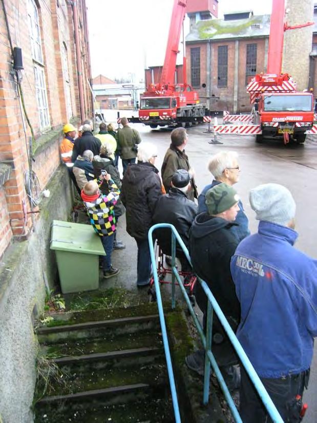 Klippans Pappersbruk renovering av skorstenen Uppslutningen till den officiella invigningen av skorstenen den 16 december 2011 var mangrann.