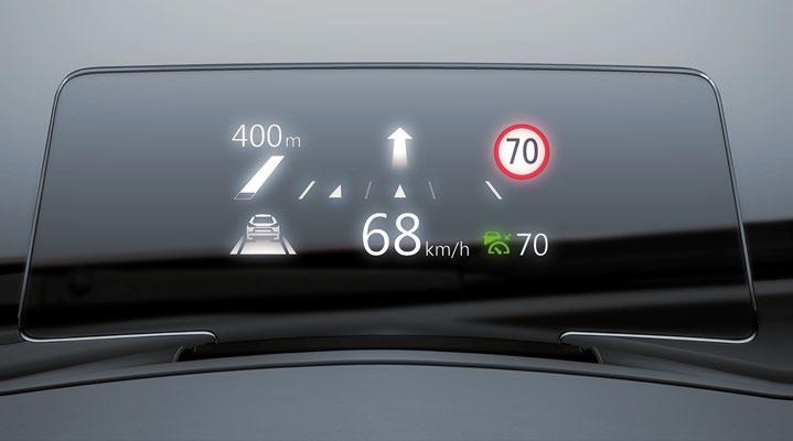L U X U R Y P L U S K L A S S STANDARDUTRUSTNING: 18 fälg i gunmetallic Automatisk elektrisk vikbar spegel LED-dimljus Kromlist i sidan Säten i halvläder Paddelväxel Aktiv kördisplay i färg