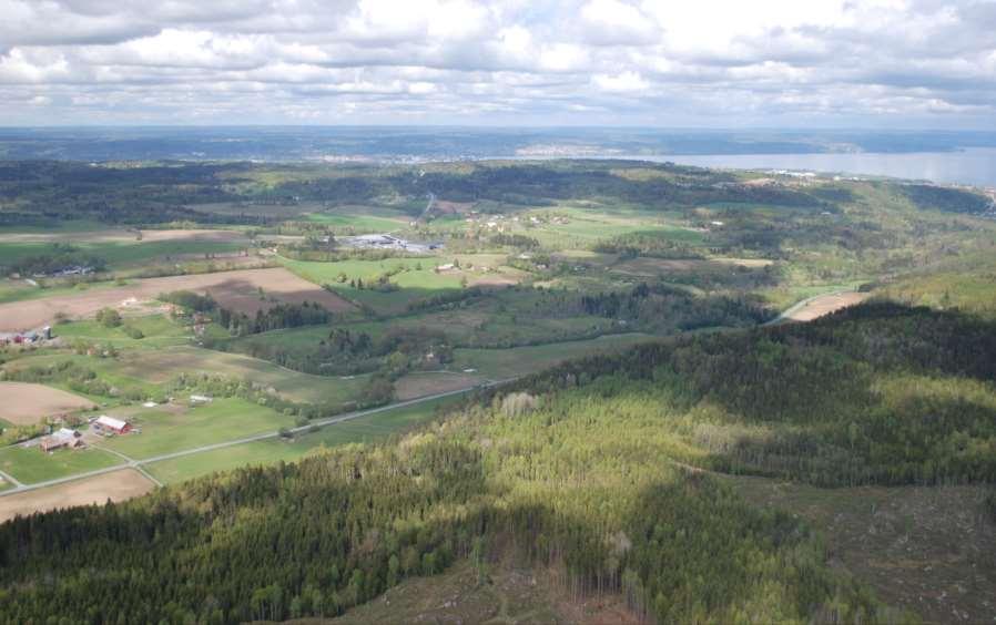 En station i den norra delen av Tenhultsdalen kan förstärka de sociala sambanden norrut, mot Huskvarna. Samtidigt kan de sociala sambanden och identiteten som tätortsnära landsbygd försvagas.