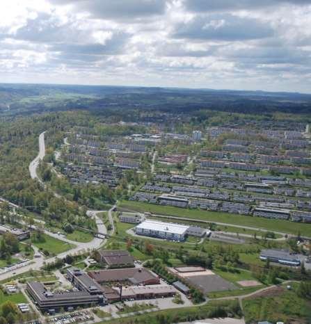 De flesta flerbostadshusen återfinns i stadsdelarna i den centrala delen av tätorten, liksom i de centrala delarna av Huskvarna.