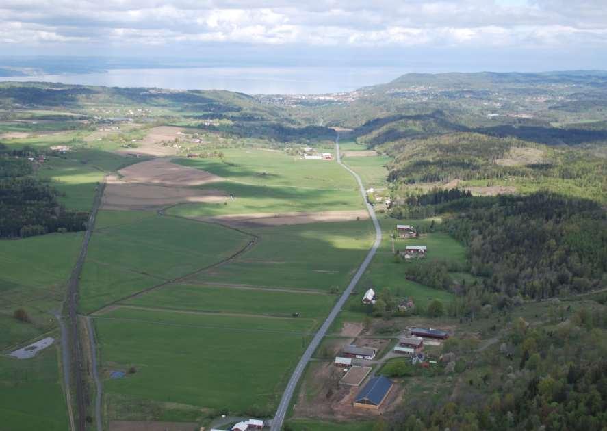 Byggbarhet: God, utanför bebyggelse Fastighetsintrång: Litet fastighetsintrång, mestadels skogs- och åkermark.