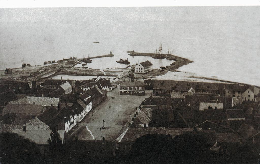 Helsingborg Ture Herrström flyttade först från Härslöv till Landskrona och senare till Helsingborg som sedan kom att bli hans nya hemstad.