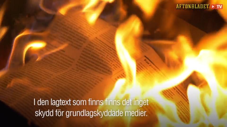 Nu växer kritiken mot regeringens föreslagna förändringar av grundlagarna som reglerar yttrande- och tryckfriheten.