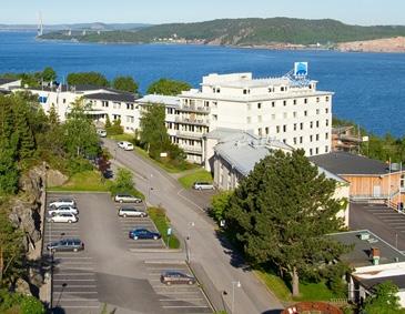 BOENDE Bohusgården Hotell & Konferens På hotellet kommer de deltagare som bokat rum via SHF att bo. Här kommer också stämmo förhandlingarna äga rum under lördagen. Adress: Nordens väg 6, Uddevalla.