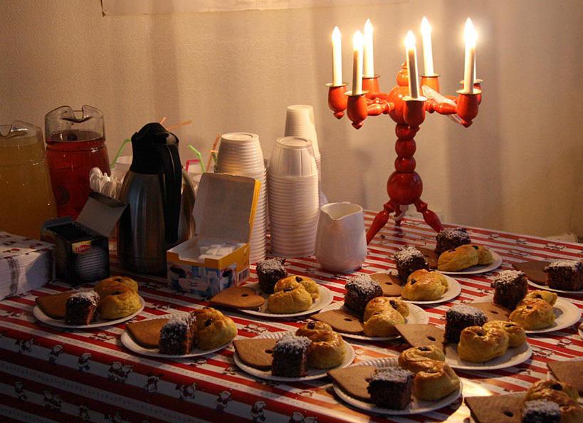 Adventsfika & julpyssel Naturligtvis kommer vi att anordna den populära jul-pyssel-dagen även i år. Samma lokal, samma tid och lördagen före 2:a advent.