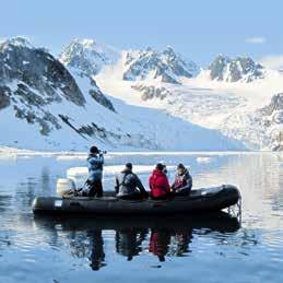 Glaciärisarna i Hornsund är ett favorittillhåll för några av Svalbards många isbjörnar och storsälen ses ofta vila på isflaken.