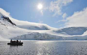 Dag 2-8: Svalbard Vi inleder vistelsen med att utforska Longyearbyen. Under eftermiddagen går vi ombord på Sea Endurance och seglar ut genom Isfjorden.