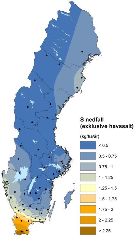 Figur 6. Svavelnedfall (exklusive bidraget från havssalt) under i krondroppet vid mätstationerna (gran och tall) inom Krondroppsnätet i Sverige. Figur 7.
