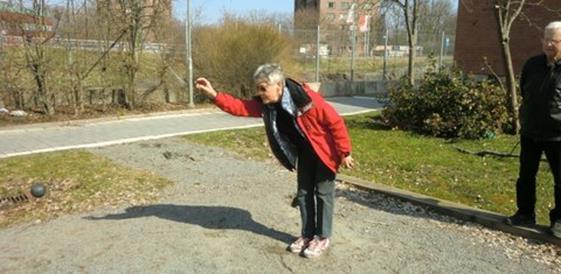 26 fortsättning UTOMHUSAKTIVITETER TISDAGAR Vi har spelat Boule under sommaren och fortsätter spela så länge vädret tillåter under hösten.