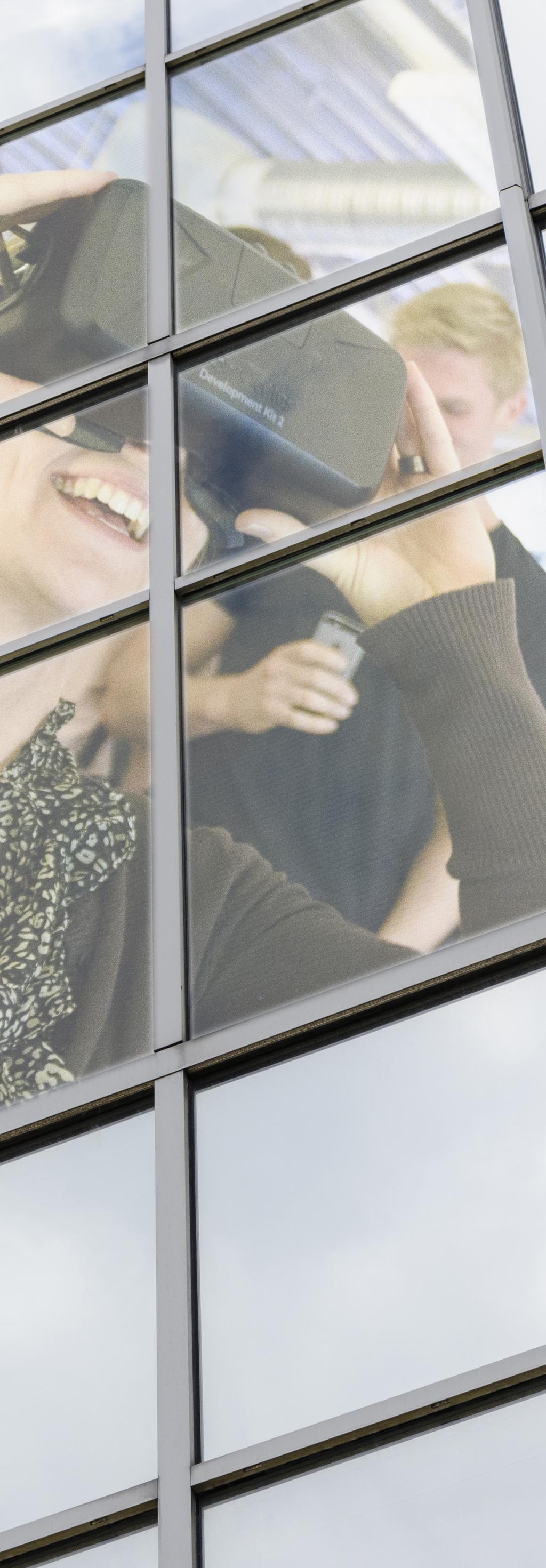Genom samarbete med Fortifikationsverket och Halmstads garnison finns tillgång till fysiska miljöer för praktiska inslag i utbildningen såsom skjutning, fordonskörning och fysisk träning.