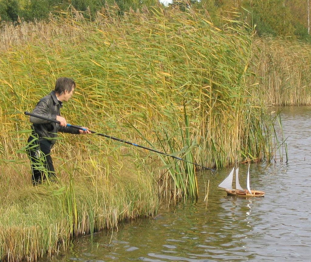 2004 seglades en serie kappseglingar kal lade Ambrosia Cup. Vid kaffet efter seglingarna förekom nämligen ofta ambrosiakaka! De båda systerfartygen under uppbyggnad. Georgs Latitude närmast kameran.