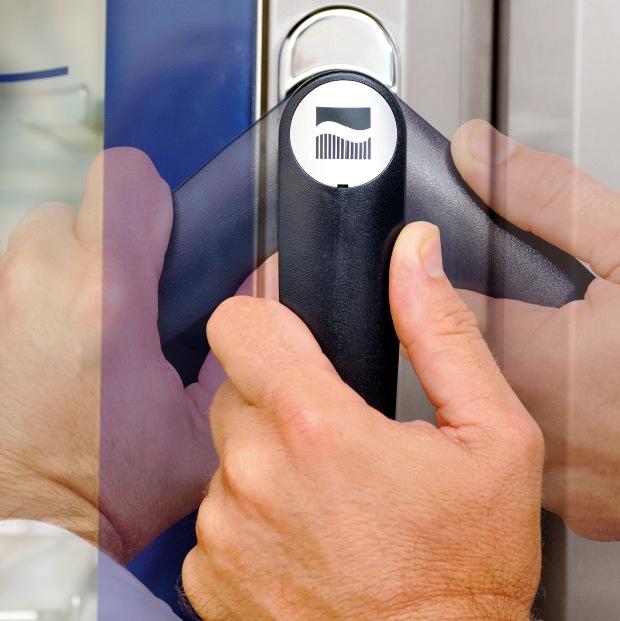 Tekniska nyheter Under den tekniska genomgången kommer vi att förklara innovationen och fördelarna bakom: Mist condenser, correction system, direct injection, double insulation, door handle.