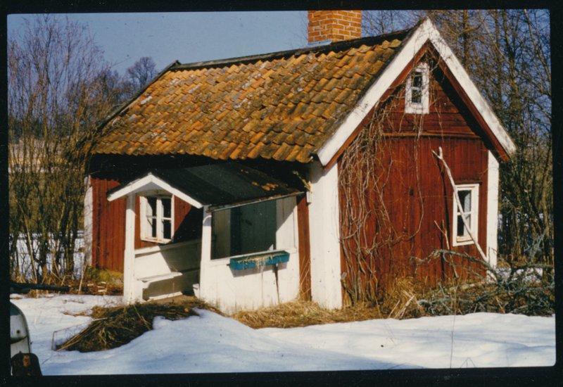 (Bild 3) Torpet Sandsäter Kåven som revs 1987. Foto: Sven-Olov Ericson, 1980-tal.
