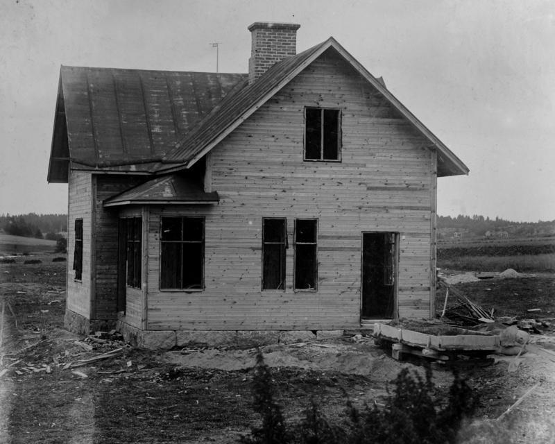 (Bild 7) Egnahemmet Ekenäs i Hjulsbro. Foto: Karl Johan Petersson, 1904 (Vadstena Landsarkiv) Det ovanstående fotografiet krävde lång tid av kartstudier innan jag lyckades identifierade det.