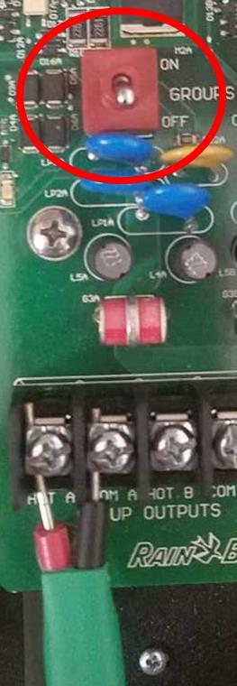Installationssteg #2 - anslut fältkablar för IC System TM (DC-applikationer för styrmagnetventil och relä) 1. Förvissa dig om att den IC-kabel till vilken IC-OUT ska anslutas är STRÖMLÖS. 2.