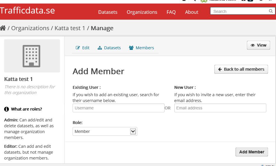 Om personen har ett konto fyll i Username/användarnamn. Om personen inte har ett konto fyll i Email adress. Då skapas automatiskt ett användarnamn. Välj också nivån på behörighet Role/roll.