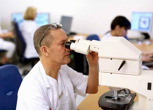 metoden I jämförelse med ett manuellt mikroskop är fördelarna med CellaVisions lösning främst relaterade till hastighet och kompetens.