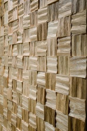 Reliefwalls, en väggpanel av trä som lyfter fram träets inre struktur, dess karaktär och kännetecknas av: varma och ekologiska