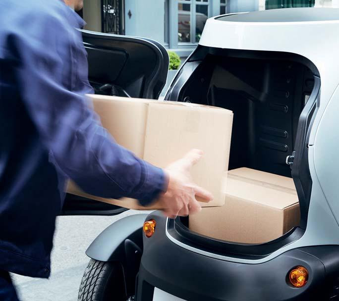 Twizy Cargo är ett mellanting mellan elscooter och transportbil och finns i två olika modeller: 45 km/h eller 80 km/h.