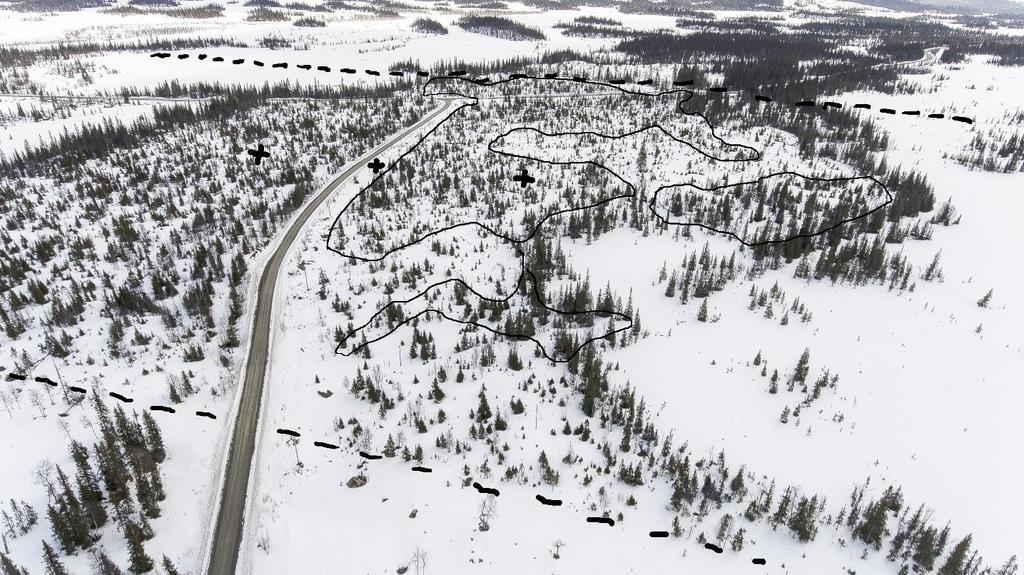 11 JÄMFÖRELSE MELLAN GODKÄNT OCH EJ GODKÄNT HYGGE PÅ ÖMSE SIDOR OM VÄGEN TILL MATSDAL Figur 1. En bild tagen i mars 2017 då snön fortfarande dolde alla trädplantor kortare än en halv meter.