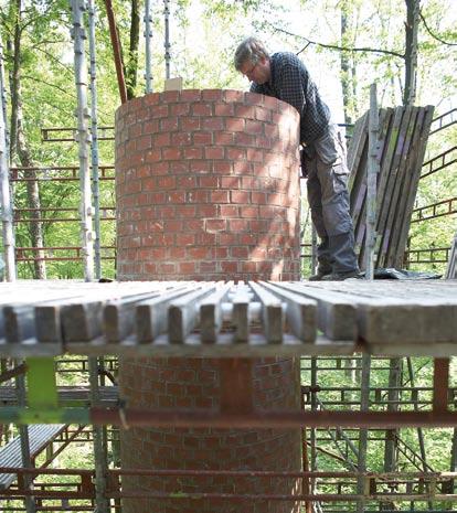 KulturSkåne Kulturutveckling Barn och Unga JAN SVENUNGSSON, SCHORNSTEIN #19 (blyerts på papper), 2002 Foto; Anders Norrsell JAN SVENUNGSSON, PROJEKTBILD FÖR DEN ÅTTONDE SKORSTENEN, (oljefärg på