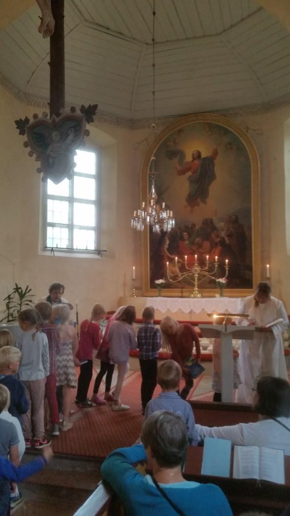 De ettor som inte kunde närvara är välkomna att hämta barnbibeln på pastorskansliet vid tillfälle.