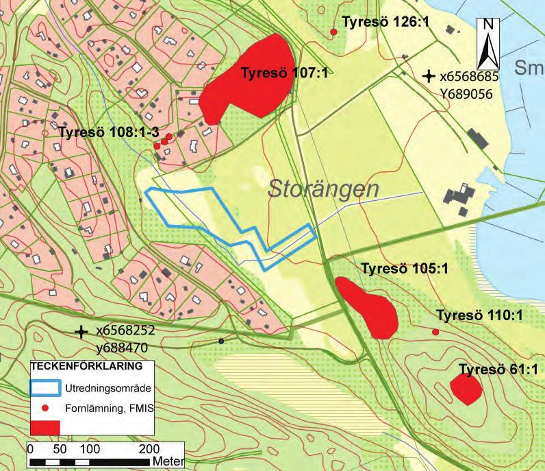 nordnordvästlig riktning. Längs höjdryggens krön finns mindre partier med berg i dagen. Nivån över havet varierar mellan 7 och 12 meter och medger bosättning från järnålder.