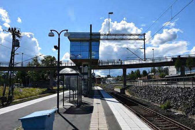 Mullsjö station består av en mellanplattform med en gång- och cykelbro som ansluter till sidoområdena. Plattformar En bred mellanplattform till två spår.