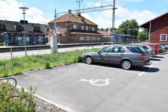 Resecentrumfunktioner Invändiga stationsytor saknas i anslutning till stationen. Tyringe har ingen befintlig busstrafik och det saknas därmed en anknytning till busstrafik från stationen.