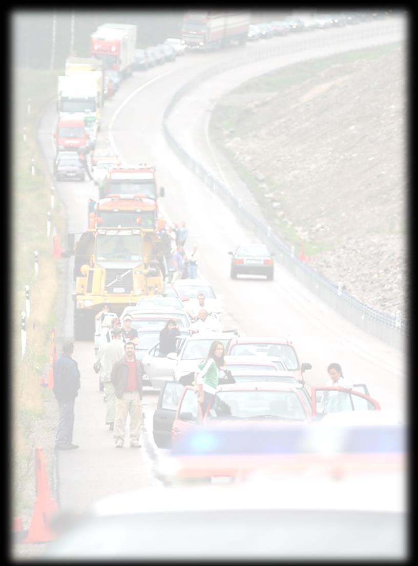 SYFTE MED AVSPÄRRNING Varna trafikanterna Skydda skadeområdet Vägleda trafikanterna Varningen bör ske med stor tydlighet, på ett enhetligt sätt och långt före olycksplatsen i färdriktningen.